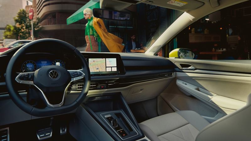 vw_golf8_2021_green_auto_interior