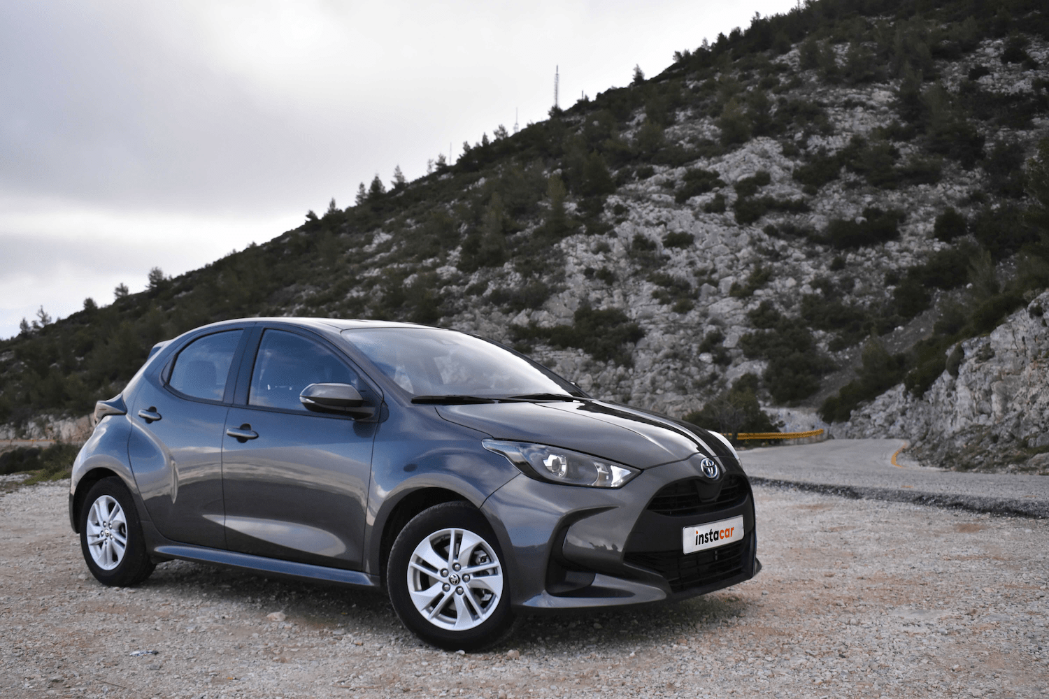 Toyota yaris hybrid review 