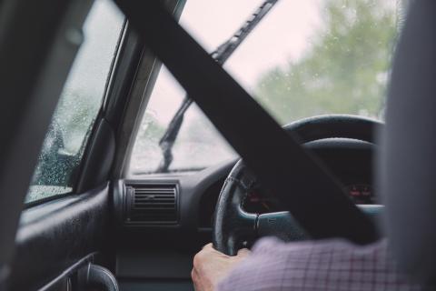 οδήγηση στη βροχή